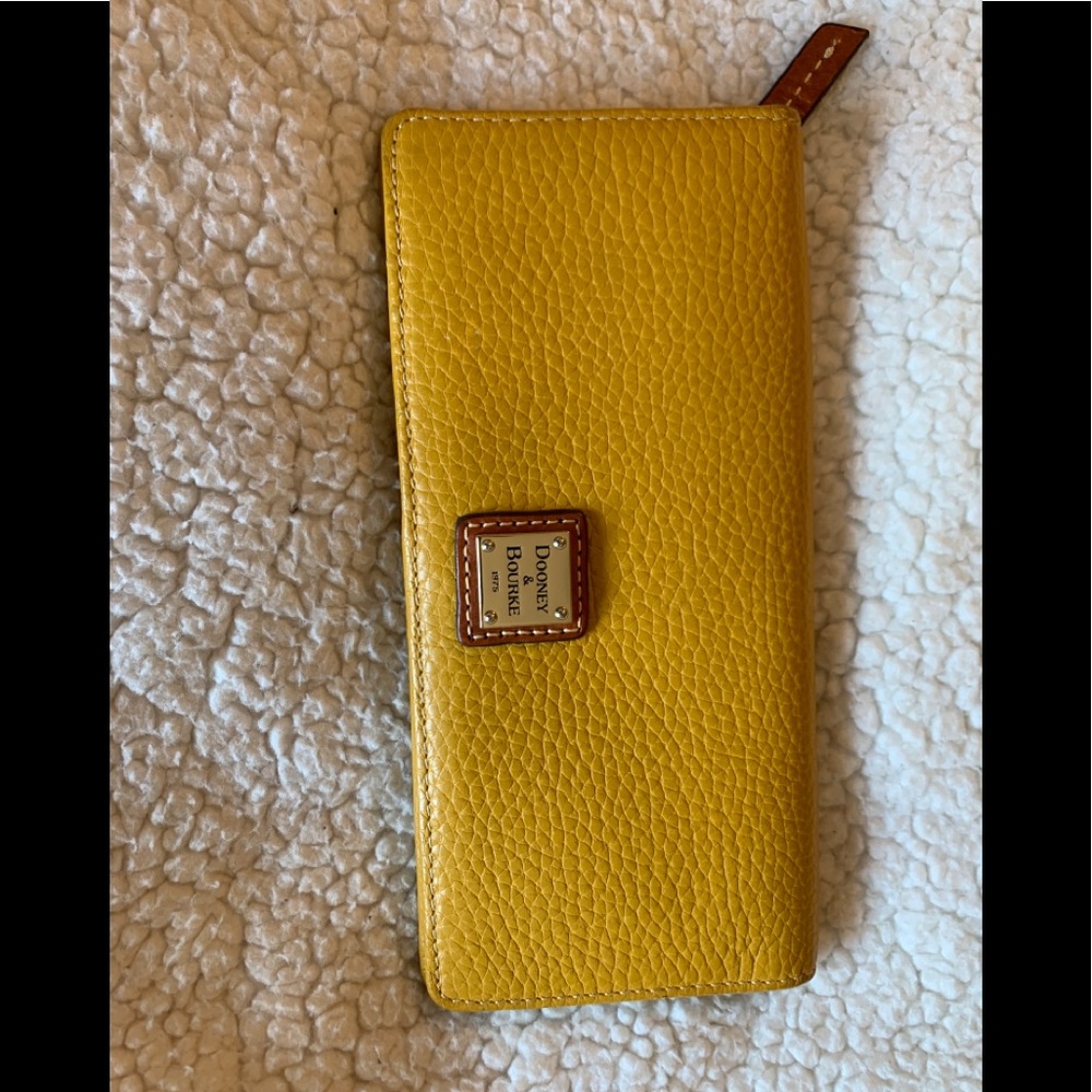 Dooney & Bourke wallet